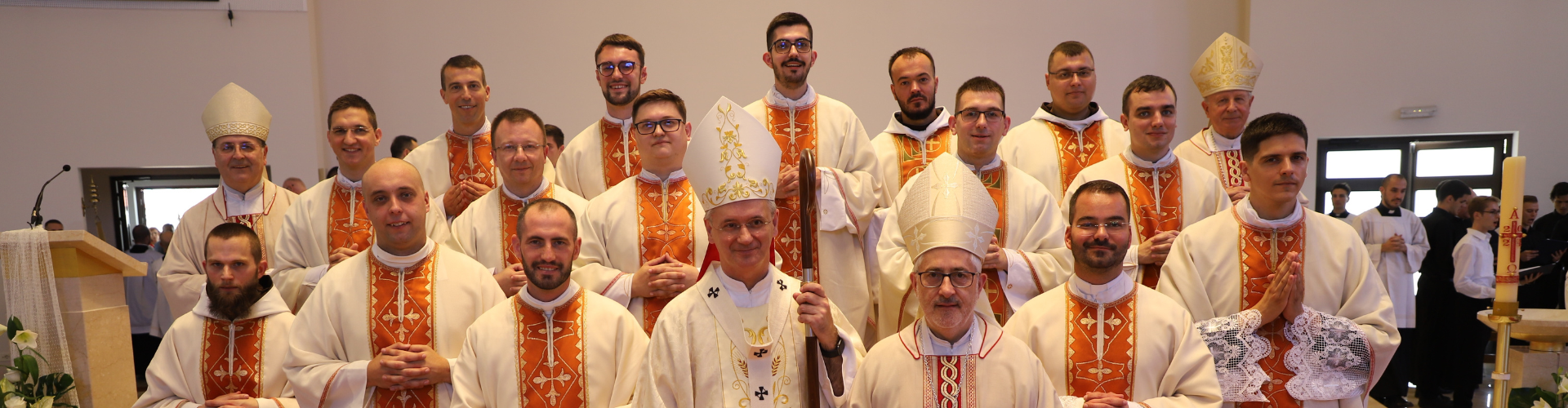 Nadbiskup Dražen Kutleša zaredio petnaestoricu novih svećenika